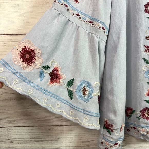 Umgee Blue Floral Embroidered Bell Sleeve Blouse Size S - Picture 5 of 11